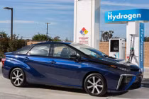 Toyota đổ 1 tỉ USD để quảng cáo xe chạy pin