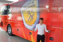 Cận cảnh xe buýt 4 tỷ của ông bầu Công Vinh