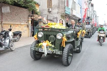 Hàng chục xe Jeep rầm rộ "đưa nàng về dinh" tại Hà Nội