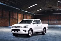 Toyota Việt Nam “chốt giá” Hilux 2016 từ 697 triệu đồng