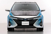 Toyota thử nghiệm pin mặt trời, sạc xe cả khi đang chạy