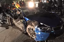 Vừa xuất viện, siêu xe BMW i8 đã “tử nạn” tại Hà Nội