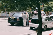 Taxi Rolls-Royce hơn 20 tỷ hết xăng tại Quảng Ninh