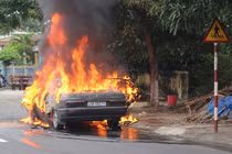 Hé lộ nguyên nhân ôtô bốc cháy bất ngờ, tài xế cần phòng tránh