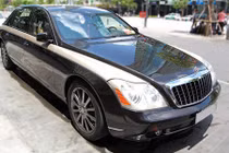Maybach 62S Zeppelin giá 20 tỷ đồng lăn bánh trên phố Việt