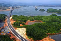 Cao tốc 12.000 tỷ uốn lượn xuyên rừng trước ngày thông xe