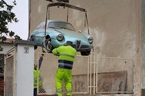 Alfa Romeo ngủ dưới tầng hầm suốt 35 năm giá 15 tỷ đồng