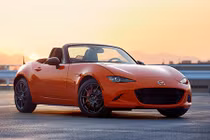 Mazda Miata đặc biệt giá 811 triệu "cháy hàng" sau 4 tiếng