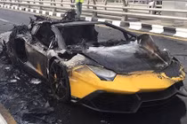 Siêu xe Lamborghini Aventador 50th cháy thành tro tại Dubai