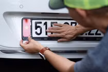 Bán ôtô không thu hồi biển số có thể bị phạt 8 triệu đồng