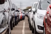 Hơn 1.300 xe ôtô nhập khẩu về Việt Nam trong 1 tuần