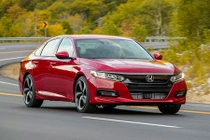 Honda Accord 2019 giá từ 553 triệu đồng "đấu" Toyota Camry