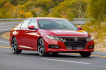 Honda Accord 2019 giá từ 553 triệu đồng "đấu" Toyota Camry