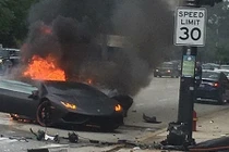 Siêu xe Lamborghini Huracan LP610-4 gặp nạn gãy đôi