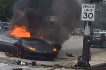 Siêu xe Lamborghini Huracan LP610-4 gặp nạn gãy đôi