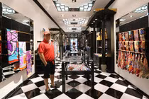 Từ vụ Khaisilk, chạnh lòng nghĩ đến doanh nhân Nhật