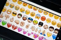 Bị sa thải vì có thân hình hấp dẫn, trả lời sếp bằng biểu tượng OK