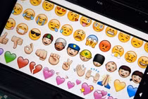 Bị sa thải vì có thân hình hấp dẫn, trả lời sếp bằng biểu tượng OK