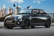 Mini trình làng Carbon Edition, chốt giá từ 824 triệu 