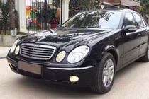 "Soi" xe sang Mercedes-Benz E200 giá 300 triệu tại Hà Nội 
