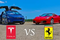 Ferrari 488 Spider "thoát thua" xe điện Tesla Model S P100D