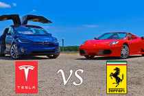 Ferrari 488 Spider "thoát thua" xe điện Tesla Model S P100D
