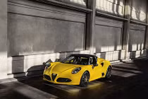 Alfa Romeo 4C 2016 chính thức “lên kệ”, chốt giá 63.000 USD