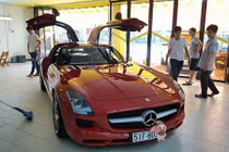 Siêu xe "cánh chim" Mercedes SLS AMG 12 tỷ trên phố Việt 