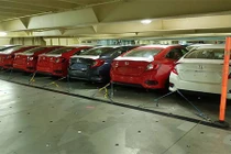 Hàng nghìn ôtô miễn thuế về Việt Nam, giá xe vẫn khó giảm