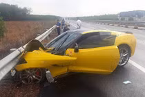 Chevrolet Corvette C7 tiền tỷ "nát đầu" trên cao tốc Long Thành 