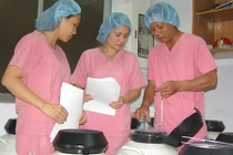 Nhờ hàng xóm… mang thai hộ, xử sao?