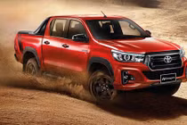 Bán tải Toyota Hilux 2018 "chốt giá" từ 456 triệu đồng 