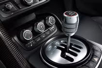 Xe ôtô khi bị hỏng số lùi phải xử lý ra sao? 