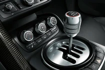 Xe ôtô khi bị hỏng số lùi phải xử lý ra sao? 