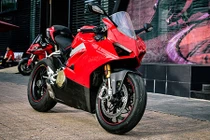 Ducati Panigale V4S độ pô gần 200 triệu đồng ở Sài Gòn