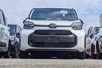 Toyota Sienta 2023 "giá bèo" từ 333 triệu đồng, công nghệ ngập răng