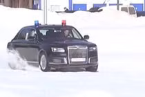 Xe sang của Tổng thống Nga drift trên cánh đồng tuyết