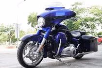 Harley-Davidson CVO Street Glide giá 1,7 tỷ tại Việt Nam