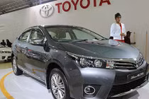 Toyota Corolla Altis 2016 triệu hồi vì lỗi túi khí