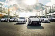 Porsche bán được hơn 225.000 xe trong năm 2015