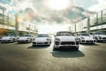 Porsche bán được hơn 225.000 xe trong năm 2015