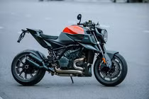 KTM BRABUS 1300 R hơn 2,2 tỷ đắt ngang Mercedes-Benz E-Class ở Hà Nội