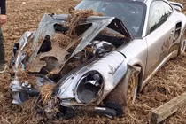 Porsche 911 gần 1.800 mã lực tai nạn ở tốc độ 145km/h