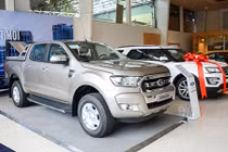 Giao dịch trong ngày đầu tăng phí trước bạ xe bán tải