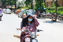 Áp thấp nhiệt đới sắp thành bão, miền Bắc oi nóng 