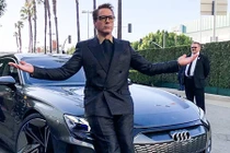 “Người Sắt” cầm lái xe sang chạy điện E-Tron GT