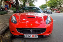 "Chạm mặt" Ferrari California độ Hamann tiền tỷ tại Sài Gòn