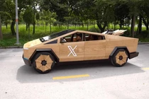 Tesla Cybertruck bằng gỗ của thợ mộc Việt làm tặng tỷ phú Elon Musk 