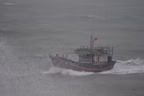 Chìm tàu, 31 ngư dân ôm can nhựa lênh đênh suốt đêm ngoài Trường Sa