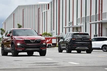 Khách Việt cầm lái Vinfast Lux SA2.0 và A2.0 rời nhà máy 